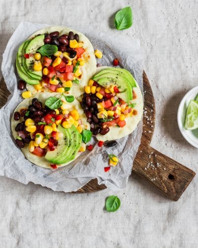 Tacos végétariens aux haricots noirs et avocat