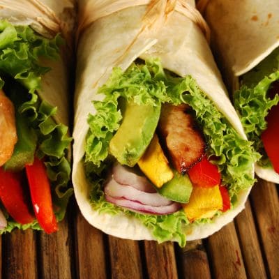 Wrap au poulet ou tofu et avocat