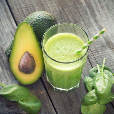 Smoothie Vert à l'Avocat et aux Épinards